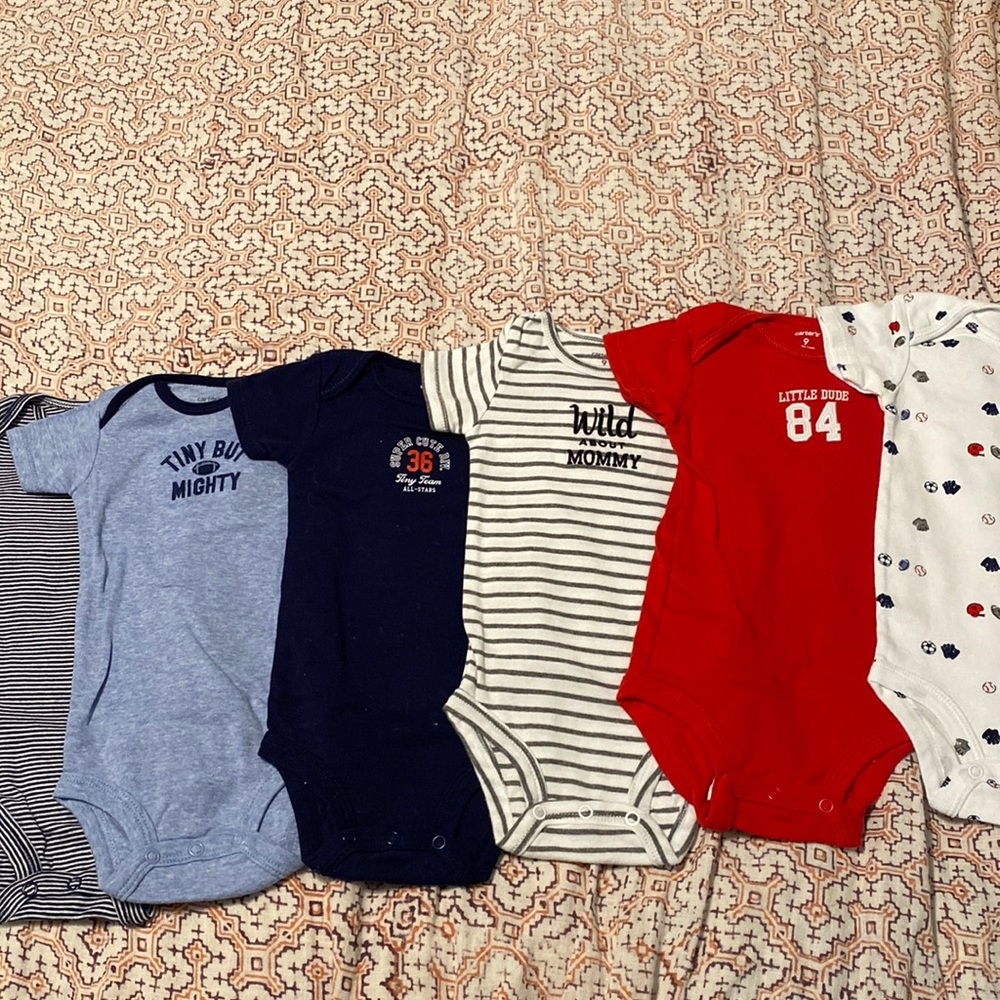 Carter’s onesie bundle - Picture 1 of 3